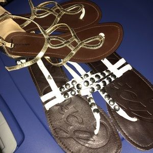 Set of 2 Used Sandals